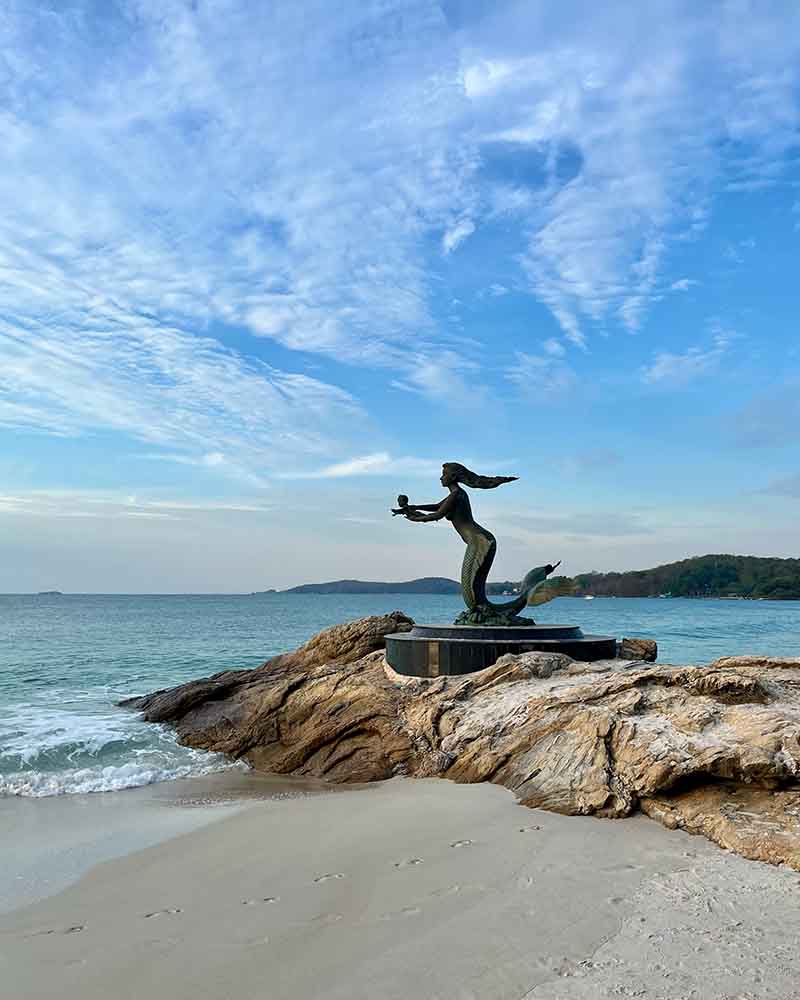 The main beach in Koh Samet